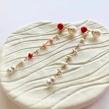 画像をギャラリービューアに読み込む, K18YG/K10YG Colors サルジ珊瑚ポストピアス(片耳用・チャーム付き)