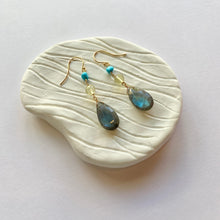 画像をギャラリービューアに読み込む, K18YG Colors ラブラドライト・イエロークオーツピアス