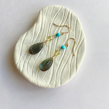 画像をギャラリービューアに読み込む, K18YG Colors ラブラドライト・イエロークオーツピアス