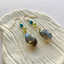 画像をギャラリービューアに読み込む, K18YG Colors ラブラドライト・ペリドットピアス