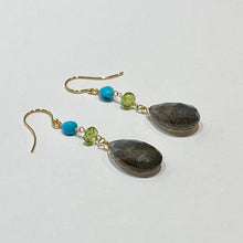 画像をギャラリービューアに読み込む, K18YG Colors ラブラドライト・ペリドットピアス