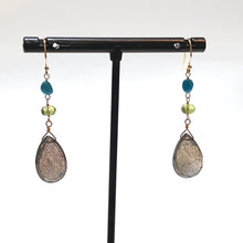 画像をギャラリービューアに読み込む, K18YG Colors ラブラドライト・ペリドットピアス