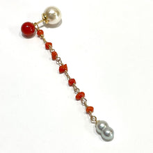 画像をギャラリービューアに読み込む, K18YG/K10YG Colors サルジ珊瑚ポストピアス(片耳用・チャーム付き)