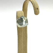 画像をギャラリービューアに読み込む, K18YG Colors 白蝶真珠ポストピアス(片耳用・チャーム付き)