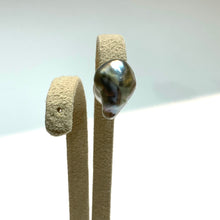 画像をギャラリービューアに読み込む, K18YG/ K10YG Colors 黒蝶真珠ポストピアス(片耳用・チャーム付き)-A