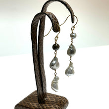 画像をギャラリービューアに読み込む, K18YG/K10YG 白蝶パールと黒蝶パールピアス