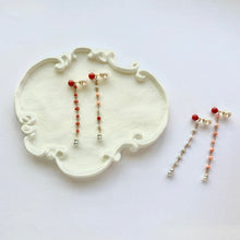 画像をギャラリービューアに読み込む, K18YG/K10YG Colors　サルジ珊瑚ポストピアス（片耳用・チャーム付き）
