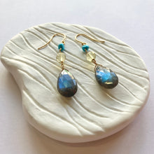 画像をギャラリービューアに読み込む, K18YG Colors　ラブラドライト・イエロークオーツピアス
