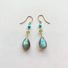 画像をギャラリービューアに読み込む, K18YG Colors　ラブラドライト・ペリドットピアス
