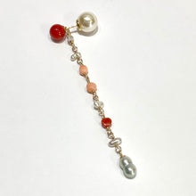 画像をギャラリービューアに読み込む, K18YG/K10YG Colors　サルジ珊瑚ポストピアス（片耳用・チャーム付き）
