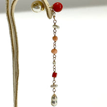 画像をギャラリービューアに読み込む, K18YG/K10YG Colors　サルジ珊瑚ポストピアス（片耳用・チャーム付き）
