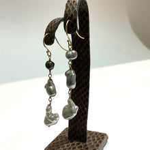 画像をギャラリービューアに読み込む, K18YG/K10YG　白蝶パールと黒蝶パールピアス
